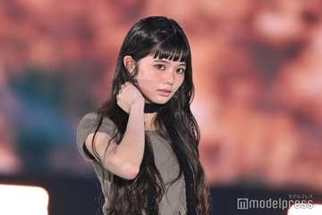 Girls2原田都愛、美脚際立つストリートコーデ ヌーディーリップがクール【GirlsAward 2025SS】 画像
