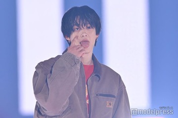 BUDDiiS小川史記、“あっかんべー”からの笑みに会場悶絶【GirlsAward 2025SS】 画像