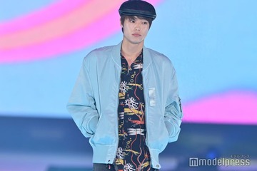 「御上先生」で話題・夏生大湖、ベレー帽＆柄シャツで遊び心光る【GirlsAward 2025SS】 画像