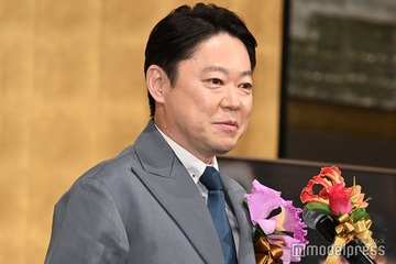阿部サダヲ、授賞式で“不適切”行動？自虐コメントで笑い起こす【第33回 橋田賞】 画像
