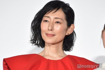 木村多江、両親との幼少期3ショット公開「優しい雰囲気そっくり」「お揃いの服可愛い」と反響 画像