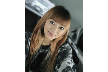 元モー娘。石黒彩、純白ドレス姿のウエディングフォト公開 夫・LUNA SEA真矢と結婚25周年を報告 画像