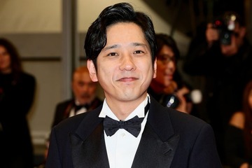 二宮和也、アルマーニタキシード着用「カンヌ」レッドカーペット初登場 画像