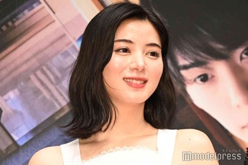 池田エライザ、スタイル際立つ白ワンピ姿で登場 高校生役は「ほぼすっぴん」【リライト】 画像