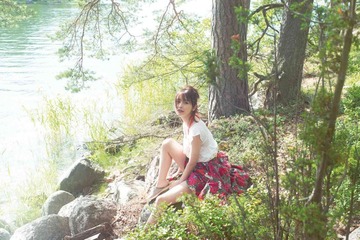 長濱ねる、水着姿で水辺に佇む 2nd写真集先行カット第2弾解禁 画像