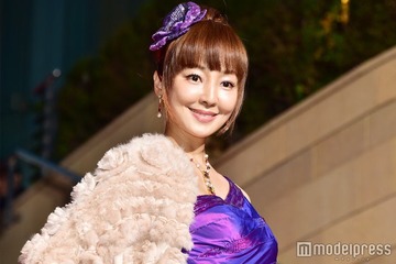 神田うの、娘と“ミャクミャク”カラーコーデ 万博訪問ショットに「親子揃って脚が長い」「愛が伝わる」の声 画像