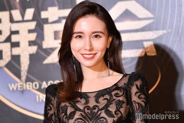 May J.、イタリア旅行満喫中の美背中ショット＆娘の立ち姿公開「美しすぎるママ」「娘ちゃんぷくぷくしてて尊い」の声 画像