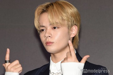 JO1鶴房汐恩、過去のオンラインカジノ利用判明 一定期間の活動自粛へ「大変情け無いことをした」 画像