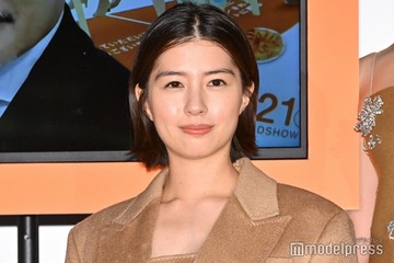 佐久間由衣、美背中大胆披露「背筋が綺麗」「さすがのスタイル」の声 画像