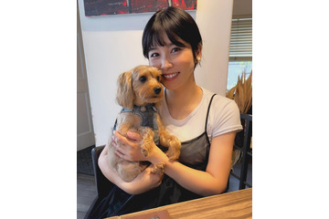 Creepy Nuts・R-指定の妻、第2子おんぶショット公開「ゲロ処理も辛い泣」育児の苦労も 画像