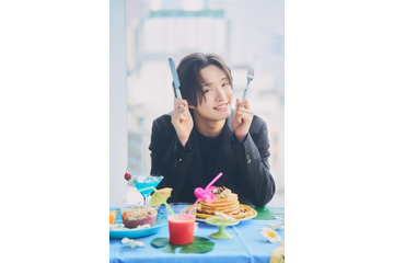 IMP.佐藤新、35の質問に回答「ベツコミ」2本立てグラビア披露 画像