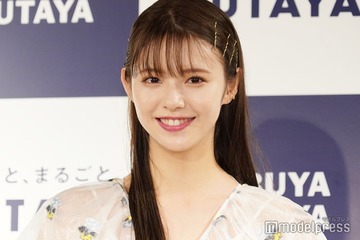 鈴木ゆうか、美デコルテ輝くウエディングドレス姿披露「惚れる」「ラインが美しい」の声 画像