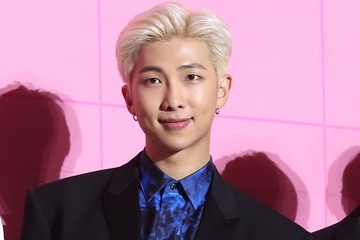 BTS・RM、除隊後初のSNS更新に注目集まる「爆速でびっくり」「前日のソロプリクラ可愛い」の声 画像