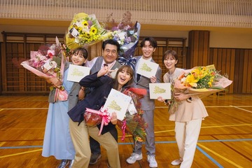 広瀬アリス、サプライズに感激「涙が止まりません」Snow Man渡辺翔太らクランクアップ【なんで私が神説教】 画像