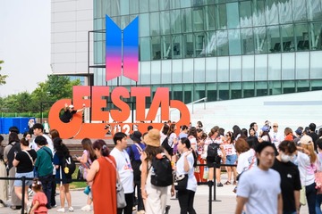 「2025 BTS FESTA」に6万人のARMYが来場 メンバーのボイスメッセージも「皆さんがとてもずっと恋しかった」「本当にたくさん会いたい」 画像
