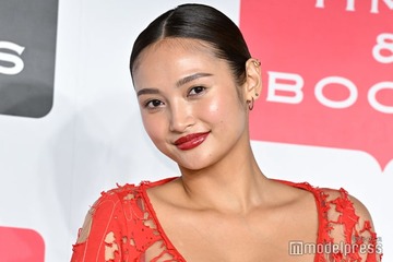“驚異の10等身”香川沙耶、圧巻美脚スラリ ジャケットスタイルに反響「かっこよすぎ」「まさに美」 画像