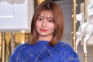 吉川愛、ミニスカスーツで美脚際立つ「PJ ～航空救難団～」家族ショットに反響 画像