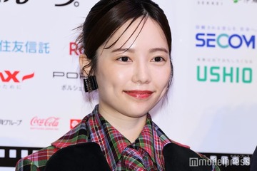 島崎遥香、色白素肌輝くノースリーブショットに反響「おしゃれ」「大人っぽい」 画像