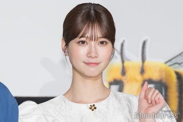 生見愛瑠、ウェディングドレス姿で素肌輝く「手先まで美しい」「お姫様みたい」と反響 画像