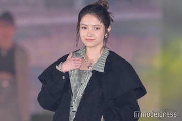 桃月なしこ、網タイツからSEXY美脚のぞく パンクファッションに「かっこいい」「スタイル抜群」と反響 画像
