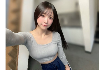真島なおみ、美バストのぞく私服姿披露 イメチェン報告に「最強ビジュ」「セクシー」の声 画像