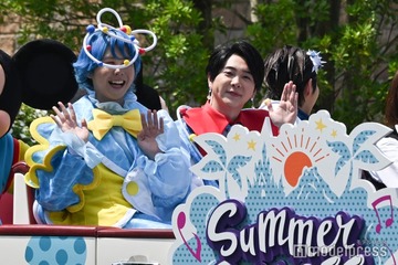 【Mrs. GREEN APPLE×ディズニー】日本人アーティスト初アトラクションコラボ びしょ濡れパレード・限定グッズ…夢の国が“ミセスまみれ” 画像