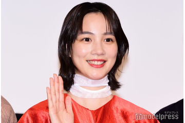 のん、ショーパンで美脚披露 私服ショットに反響「自然体で可愛い」「スタイル抜群」 画像