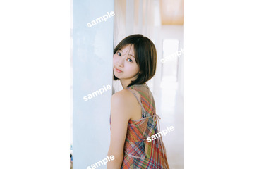 日向坂46富田鈴花1st写真集、書店特典ポスター5種＆ポストカード7種解禁 第2回YouTube生配信も決定【鈴花サーキット】 画像