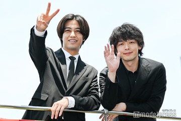 キンプリ高橋海人＆中村倫也、赤坂にサプライズ登場 道行く人と交流楽しむ【DOPE 麻薬取締部特捜課】 画像