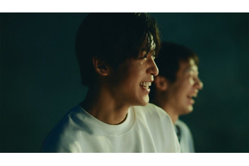 Snow Man目黒蓮＆中条あやみ、新CMで爽やか笑顔披露 ミセスが新曲書き下ろし 画像