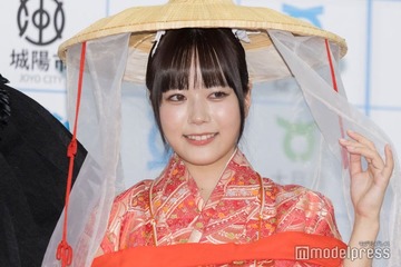 東雲うみ、美バスト際立つ私服姿 ディズニー満喫ショットに「可愛い」「セクシー」 画像