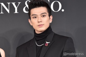新田真剣佑、芸能界入りのきっかけとなった憧れの人物告白「完コピして真似してた」 画像