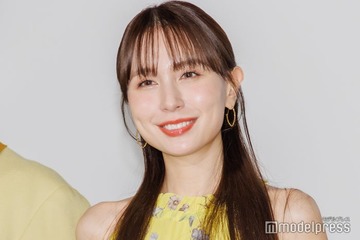 May J.、シースルードレスで素肌際立つ「プチプラに見えない」「美しすぎる」の声 画像