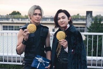 吉沢亮＆眞栄田郷敦、映画「バババ」緊迫感あふれる対峙シーン・和やかクランクアップ写真解禁 画像