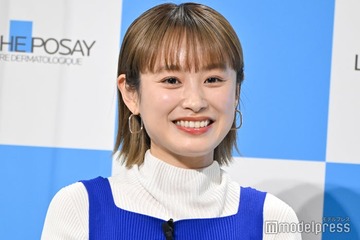 高橋愛、膝上ミニスカから美脚チラリ「綺麗」「引き締まってる」の声 画像