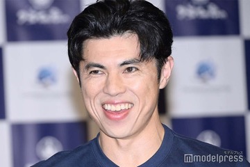 小島よしお「鬼滅の刃」コスプレで期日前投票へ「完成度高い」「目立って仕方ない」と反響 画像