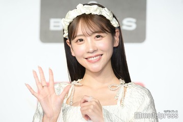 FRUITS ZIPPER櫻井優衣、デコ出しヘアの舞台裏ショットに反響「印象変わる」「どんな髪型も似合う」 画像
