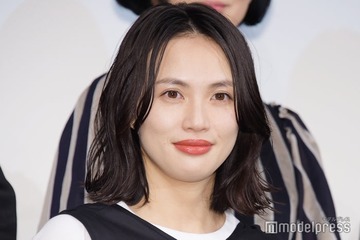 臼田あさ美、ミニ丈から色白美脚スラリ「抜群スタイル」「自然体で素敵」の声 画像