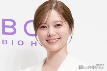 白石麻衣、制服姿で色白美脚輝く「全てが完璧」「学校にいたら絶対惚れてる」の声 画像