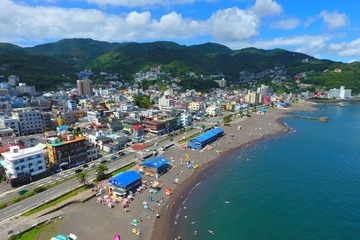 静岡・伊東市の海水浴場で海開き 特色あるビーチで夏を満喫 画像