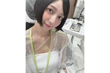 芹那“彼シャツ”コーデで美脚披露「スタイル良い」「可愛い」の声 画像