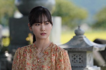 山下美月、夫＆旧知の男の間で揺さぶられるヒロイン体現 “振り幅の広い演技力”がオファーの決め手に【火喰鳥を、喰う】 画像