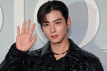 ASTROチャウヌ、入隊前日に坊主姿を初公開「綺麗すぎてびっくりした」「ずっと待ってるよ」の声 画像
