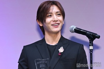 Hey! Say! JUMP山田涼介「ジュエリーベストドレッサー賞」受賞で5500万円超えダイヤモンドまとう「頑張っていつか買いたいですね」と照れ笑い 画像