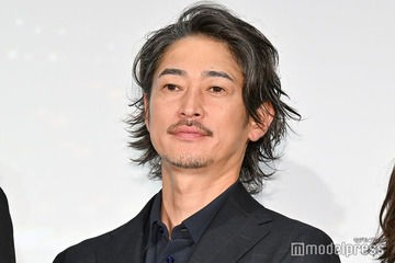 PINKY、夫・窪塚洋介と肩寄せ密着 家族ショット公開に反響続々 画像