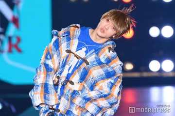 おばたのお兄さん「関コレ」サプライズ登場 個性派コーデ着こなし「まーきのっ」【関コレ2025A/W】 画像