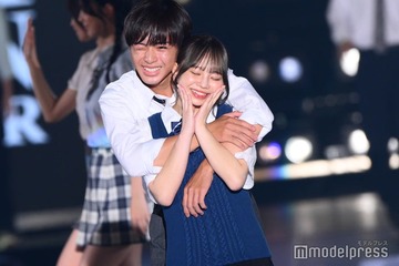 「今日好き」“りょうめい”曽根凌輔＆天宮芽唯カップル、バックハグで密着 手つなぎランウェイ披露【関コレ2025A/W】 画像