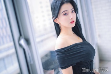 恋リア出演話題の美女、変形ビキニで大胆美ボディ開放「水着どうなってるの？」「リアルハンコック」の声 画像