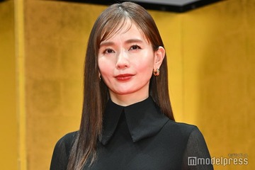 中村ゆり、スカートまくり美脚見せ 海辺ショットに「爽やかで素敵」「天使降臨」の声 画像