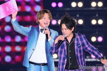 ぺこぱ、ド派手スーツでランウェイ登場 ファンサ＆「シュウペイでーす」ポーズも披露【関コレ2025A/W】 画像